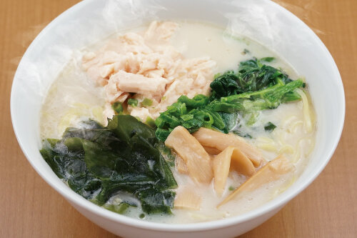鶏ほぐし身の豚骨ラーメン